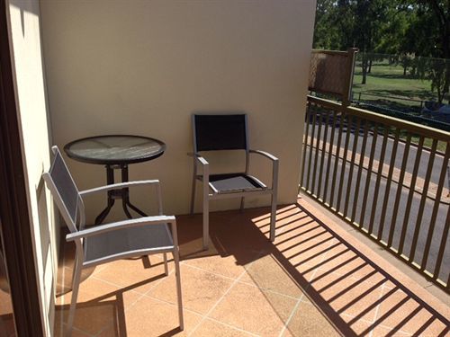 Emerald Executive Apartments Ngoại thất bức ảnh